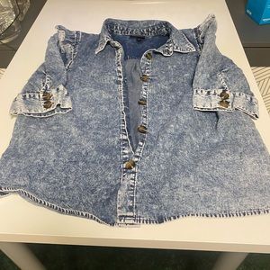 Who What Wear Women’s Puff 3/4 sleeve button down Shirt.